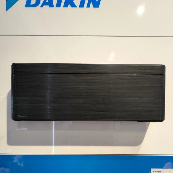 Инверторен климатик DAIKIN STYLISH FTXA25BT ЧЕРНО ДЪРВО ВЪТРЕШНО ТЯЛО/RXA25A9 ВЪНШНО ТЯЛО - с дефект